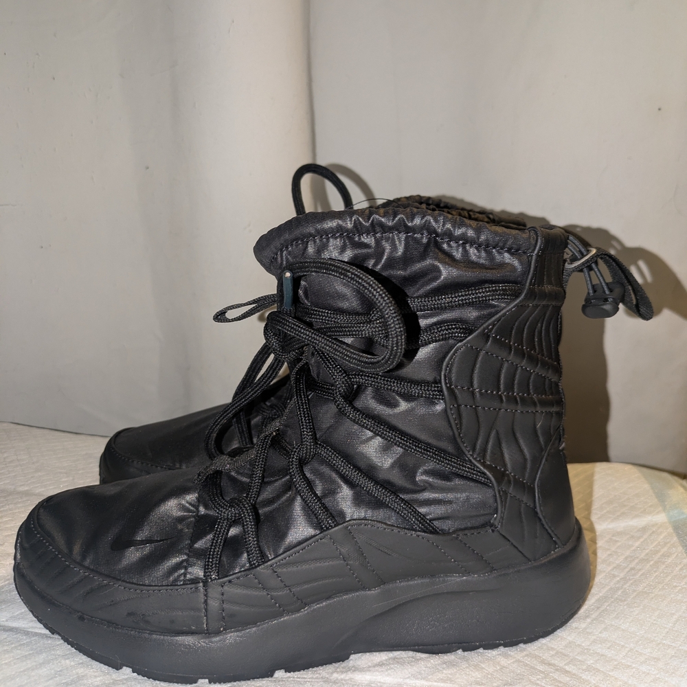 Nike Black Quilted Winter Boots